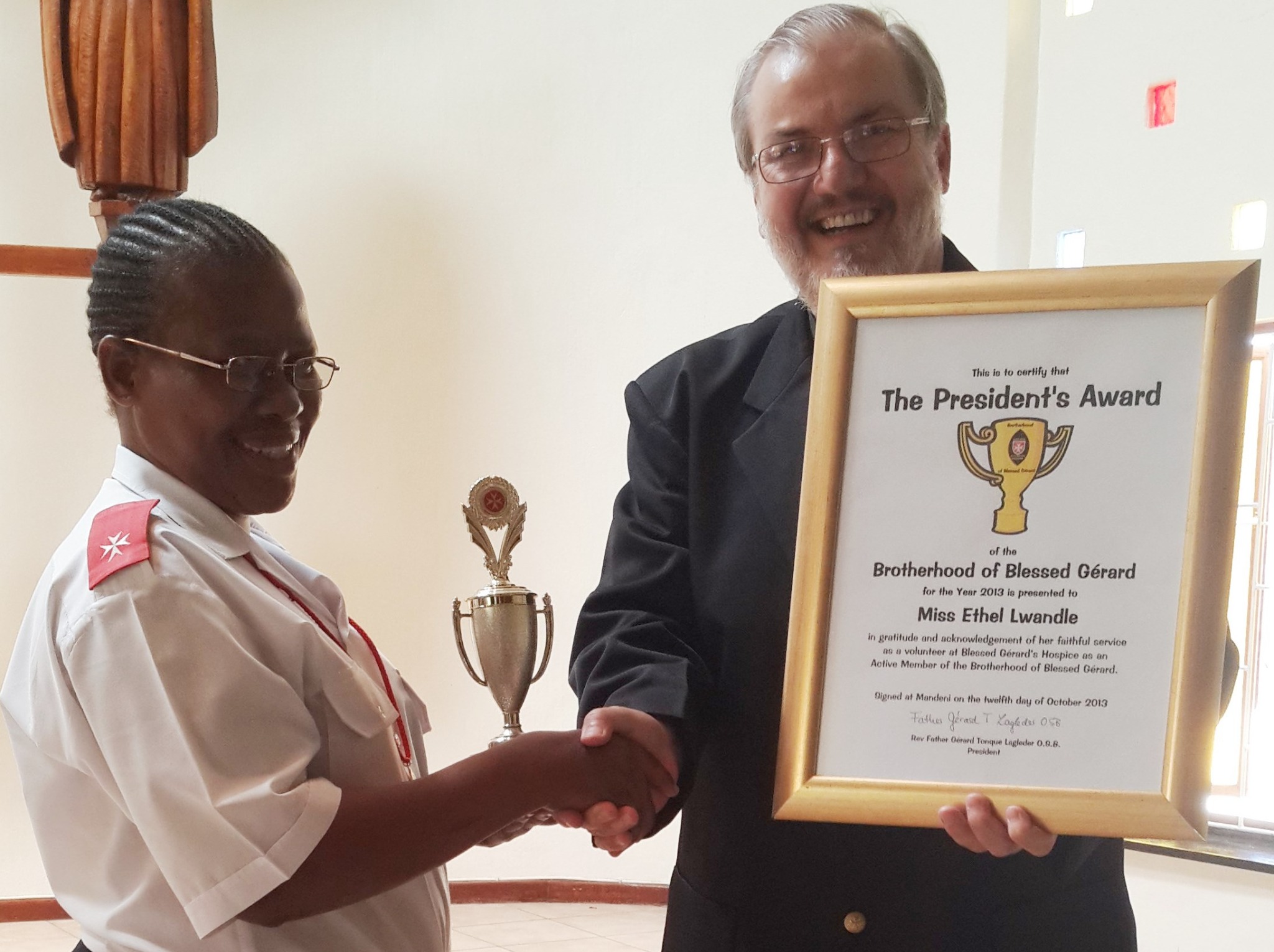 Ethel Lwandle receiving the President’s Award