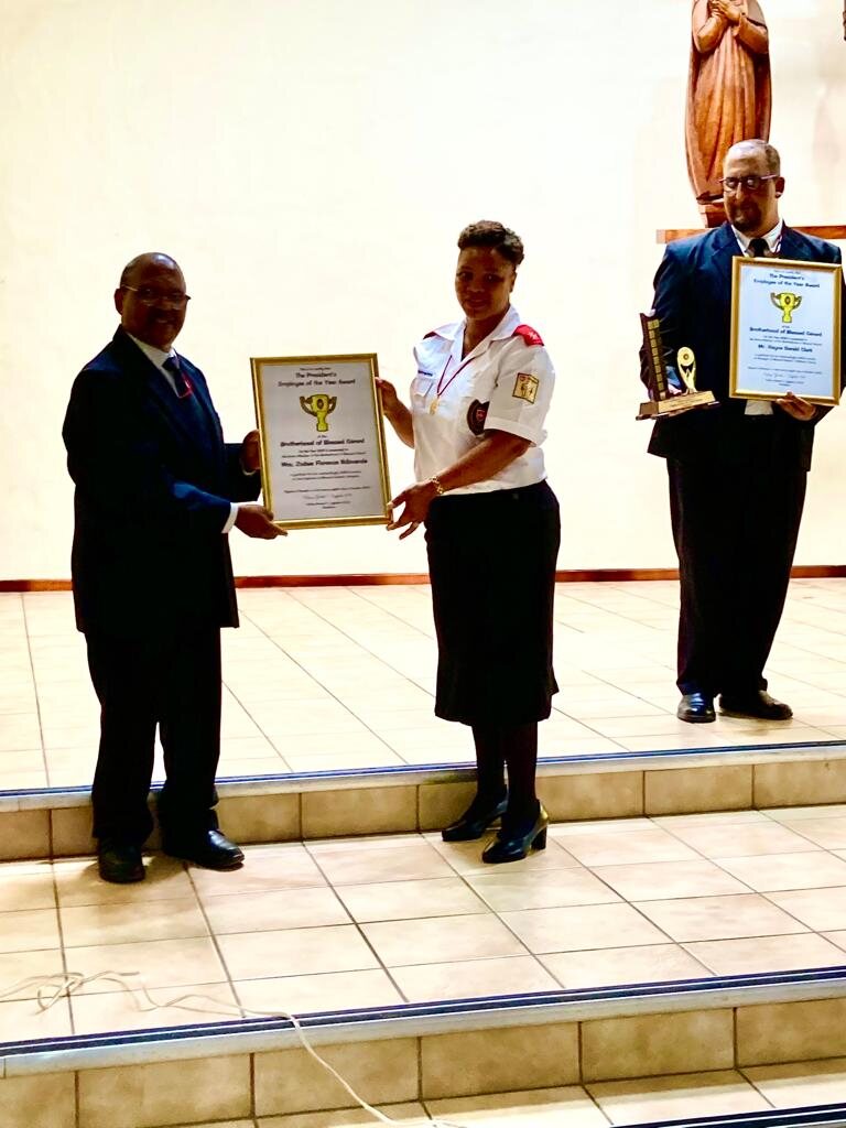 Zodwa Florence Ndimande receiving the President’s Employee of the Year Award for 2021